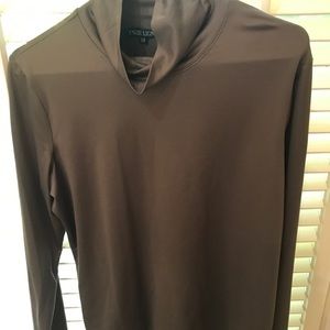 Anue Ligne Turtleneck. Olive. Size L